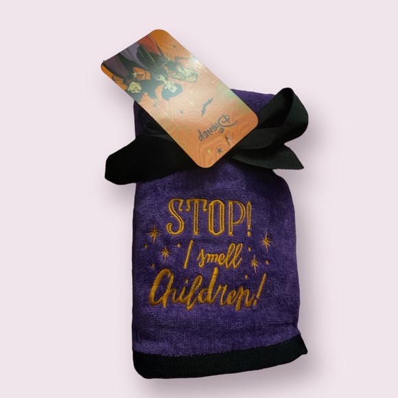 (2) Hocus Pocus Hand Towels - Picture 2 of 2